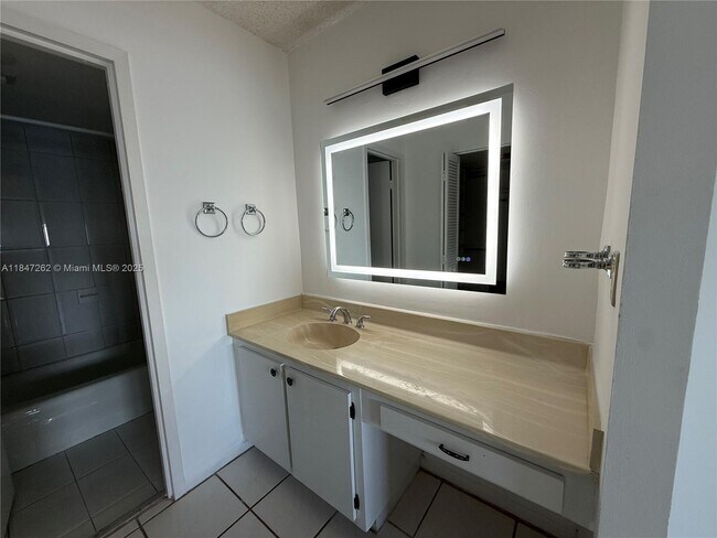Building Photo - 2333 Brickell Ave
