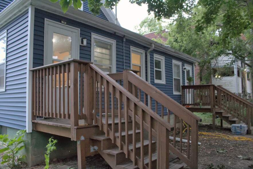 Building Photo - 304 W Columbia Ave