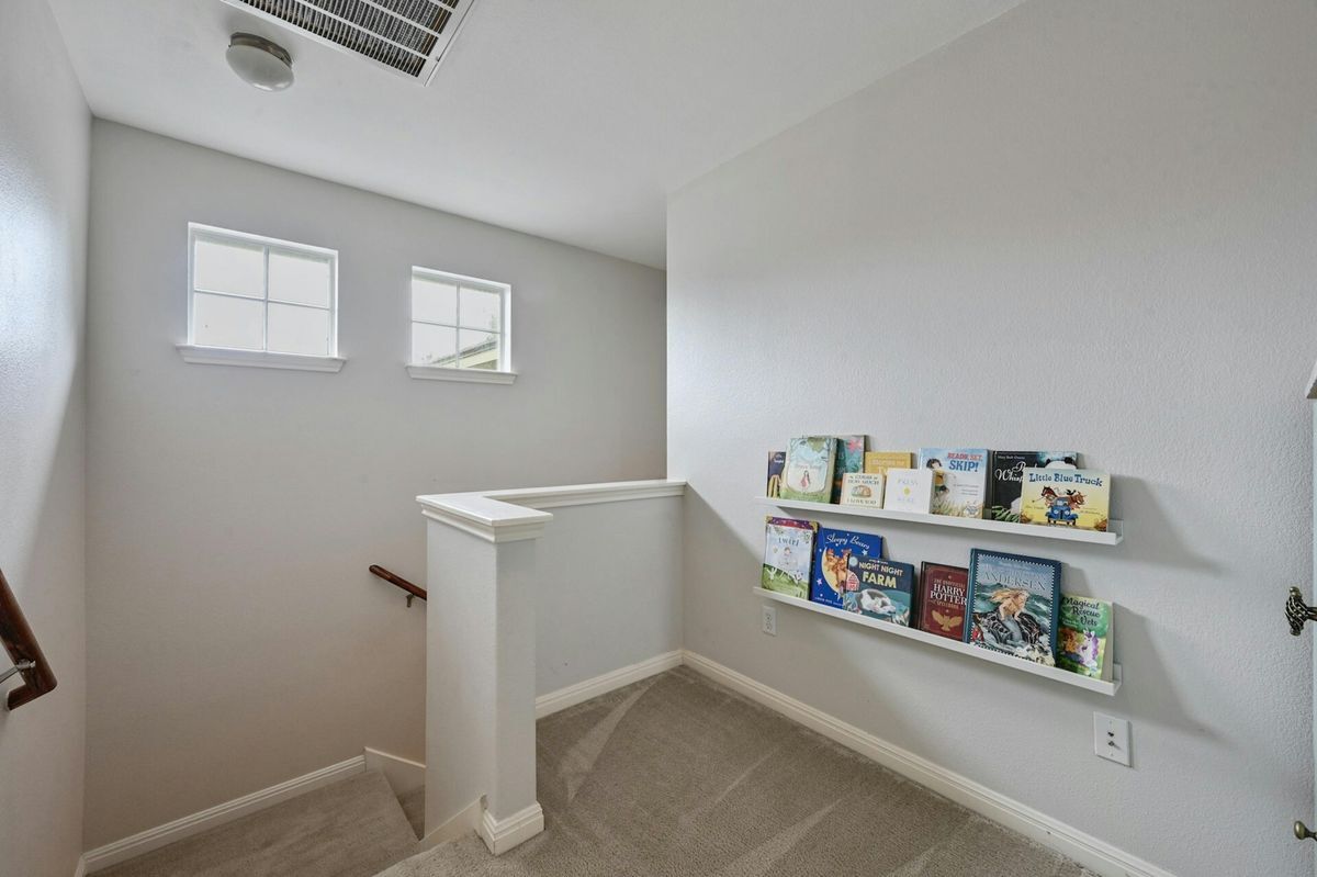 Building Photo - 130 Farm House Rd