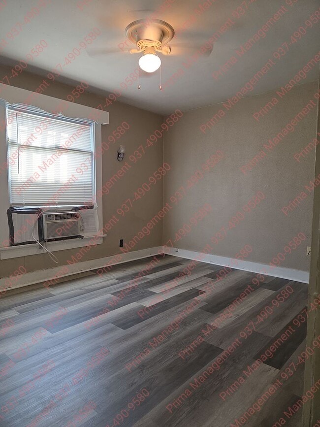 Building Photo - Great 2 bedroom w/detached garage near UD and Miami Valley Hospital!