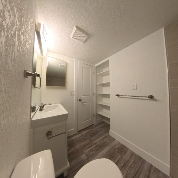 Building Photo - 10211 Ura Ln