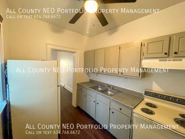 Building Photo - 2 Bed, 1 Bath Townhouse