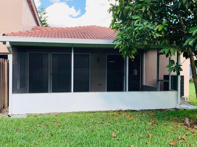 Building Photo - 11180 SW 17th Manor