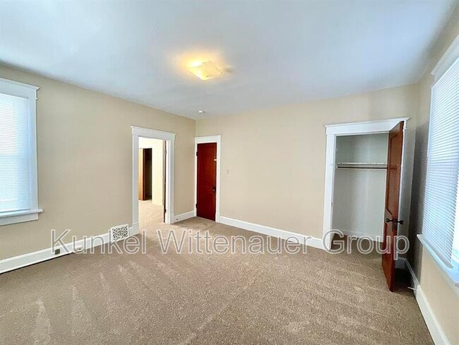 Building Photo - 907 N Church St