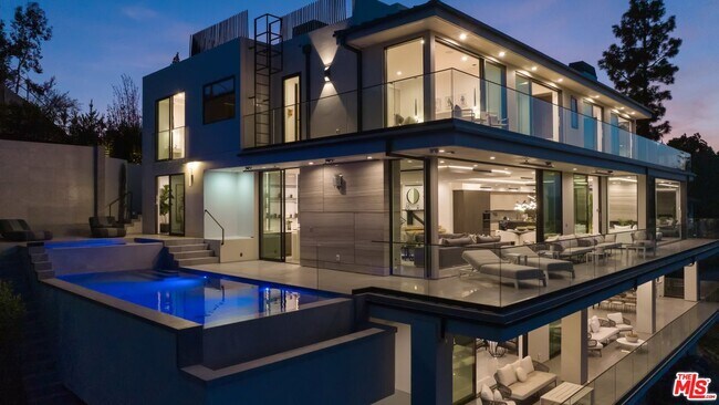 Building Photo - 1324 Stradella Rd