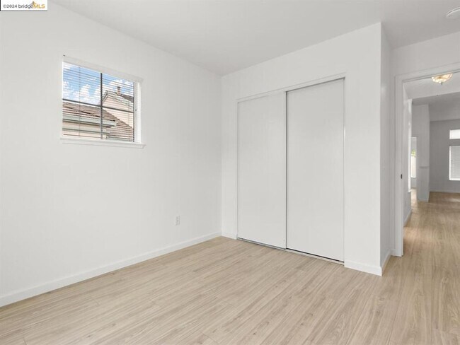 Building Photo - BEAUTIFULLY MAINTAINED 2 BEDROOM 2 BATH DETACHED UNIT