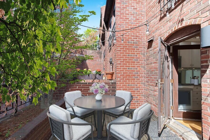 Building Photo - 1008 Paper Mill Ct NW