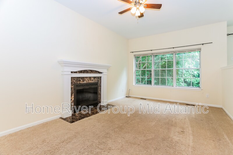 Building Photo - 475 Crisfield Dr
