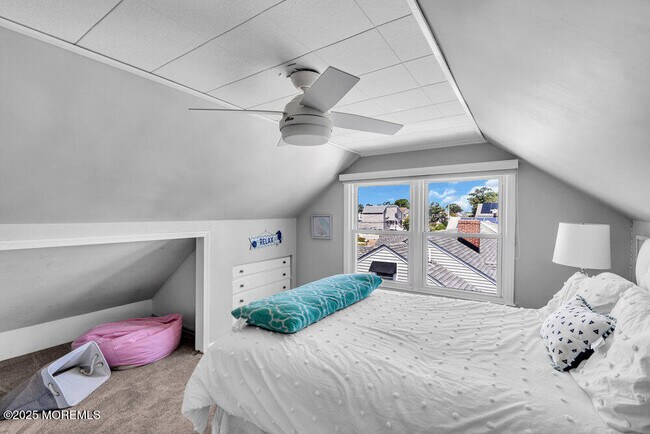 Building Photo - 1648 Center St