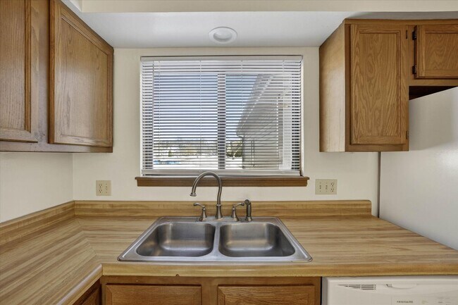 Building Photo - 2755-2761 Scarlet Oak