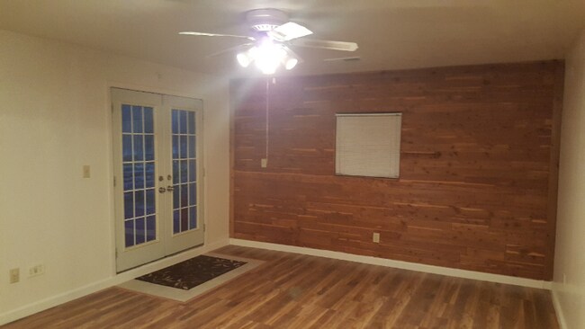 Building Photo - 9716 Summerwood Cir