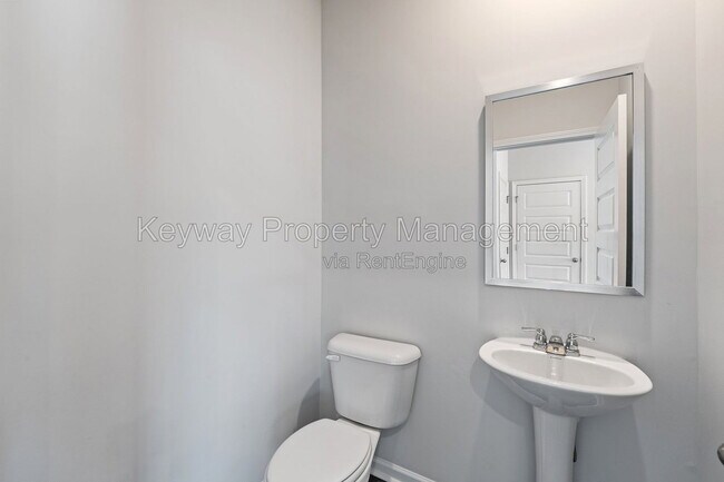 Building Photo - 504 Myrtle Crst