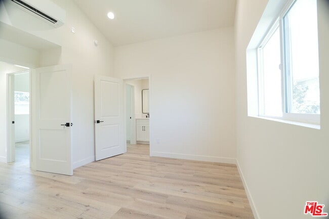 Building Photo - 1338 W 30th St