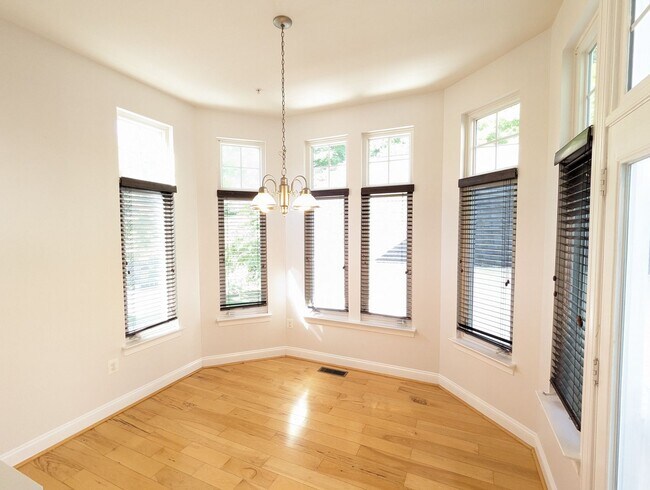 Building Photo - Impeccably maintained SFH in Clarksburg re...