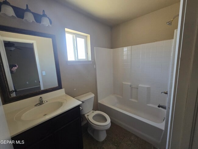 Building Photo - 808 Ballard Shapleigh Pl