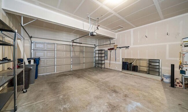 Building Photo - Lakeland Hills Home in Dieringer School Di...