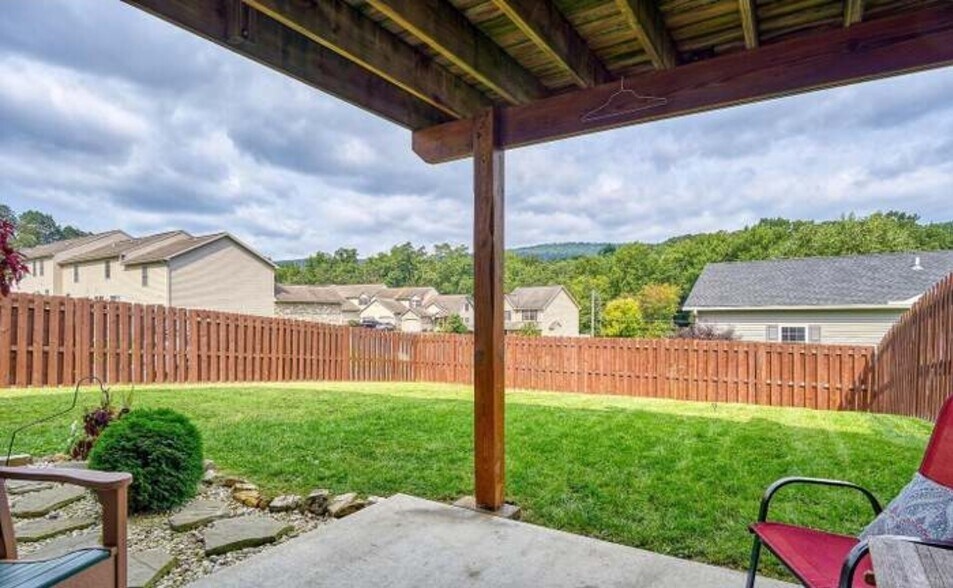 Building Photo - 202 Fawn Ct