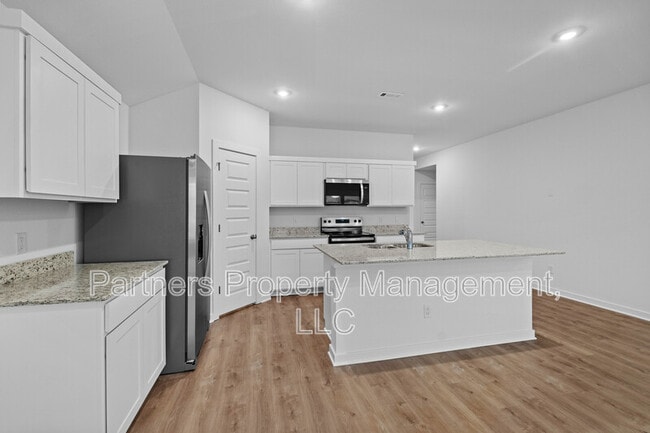 Building Photo - 941 Rentley St
