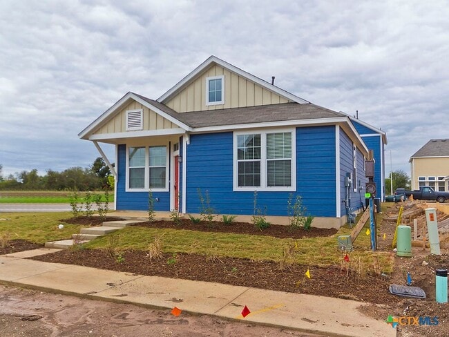 Building Photo - 335 Rachel St