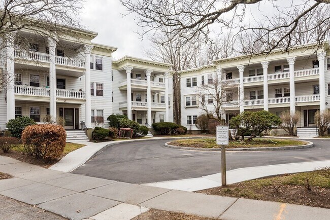 Building Photo - 132 Middlesex Rd