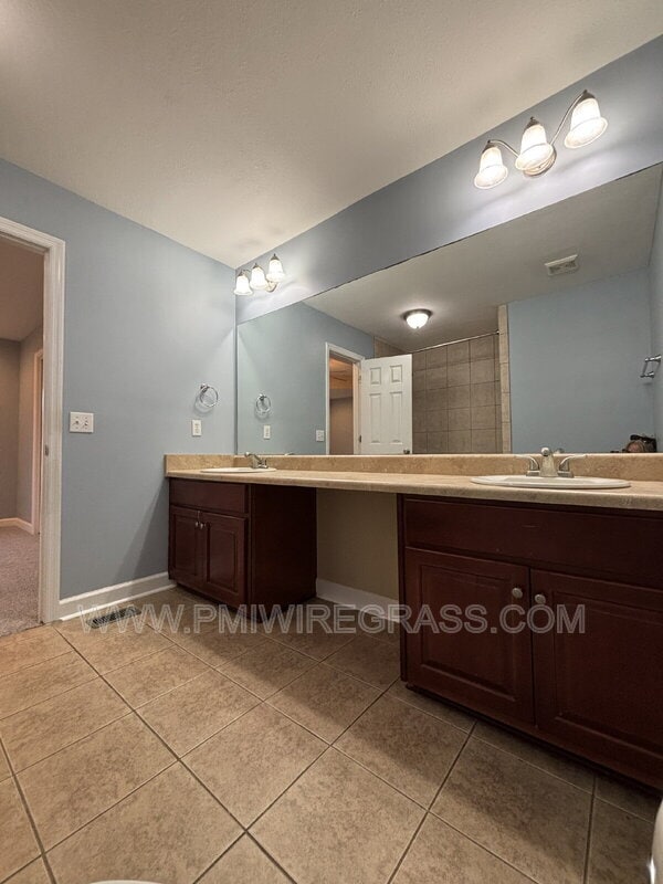 Building Photo - 108 Peregrine Way