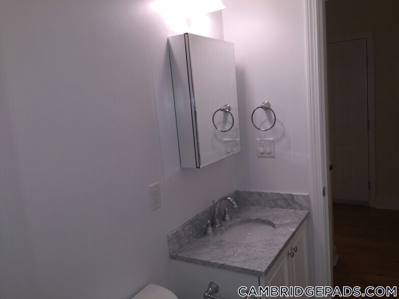 Building Photo - 65 Langdon St