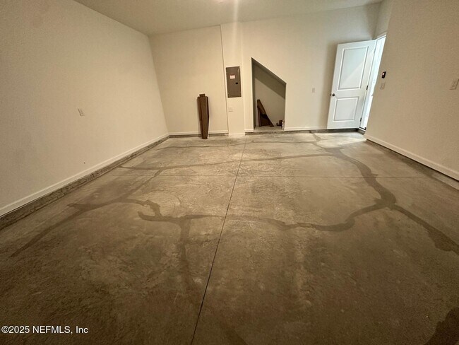 Building Photo - 483 Cherry Elm Dr