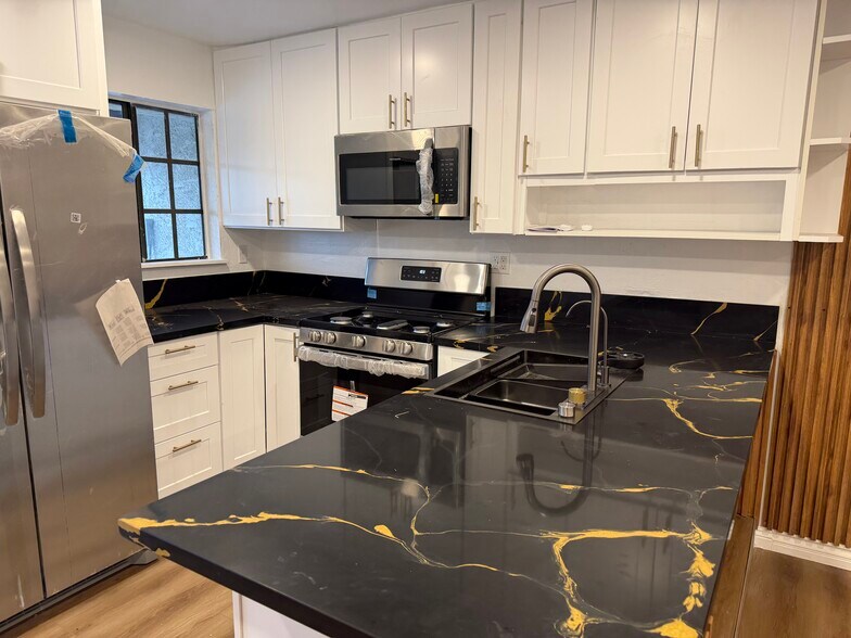 Building Photo - 18530 Hatteras St