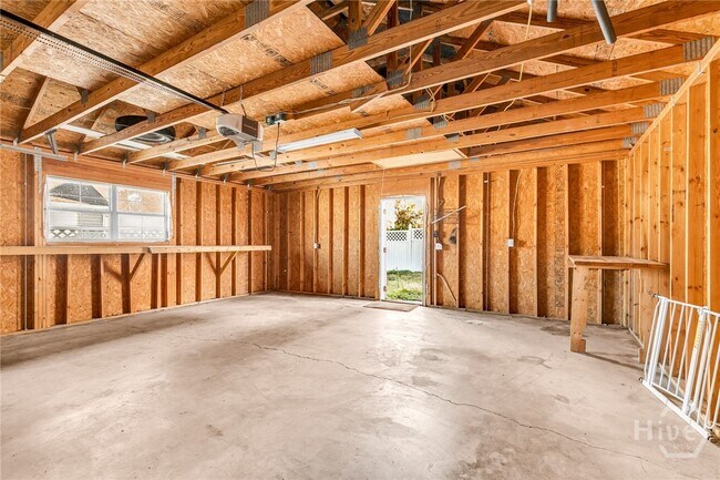 Building Photo - 16 Bushwood Dr