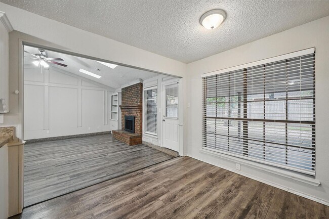 Building Photo - Charming Updated Home Near DFW Airport | 3...