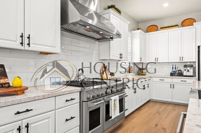 Building Photo - STUNNING Single Story Home with a Resort Style Backyard!