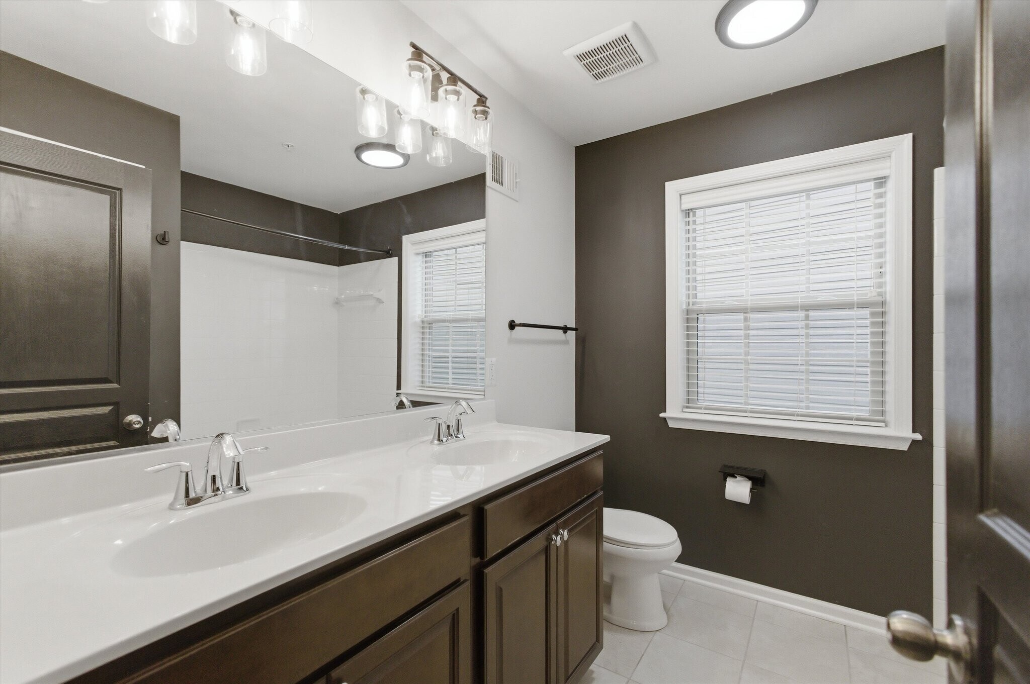Building Photo - 7585 Holly Ridge Dr