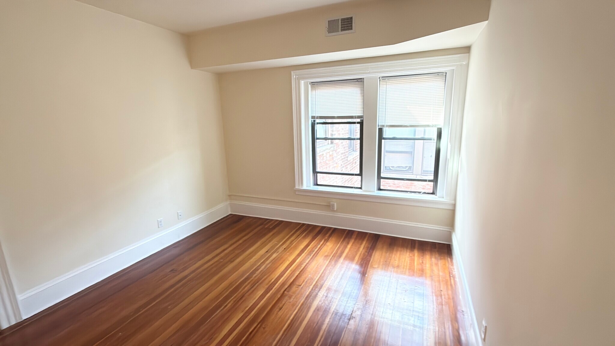 Building Photo - 1563 Beacon St