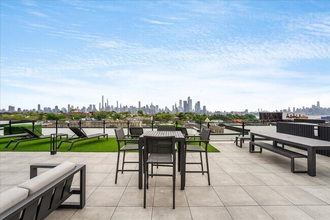 Building Photo - 121 34th St