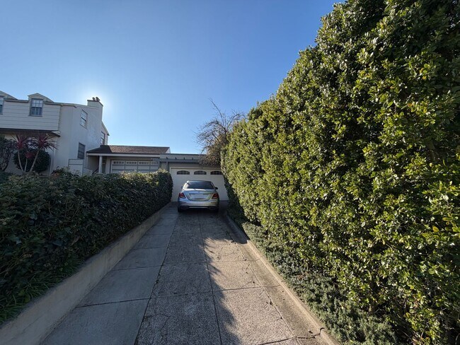 Building Photo - Elegant St. Francis Wood Residence - Available Furnished or Unfurnished