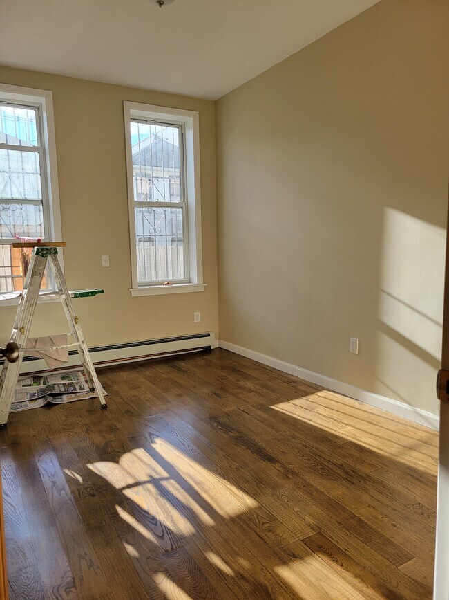 Building Photo - 836 48th St