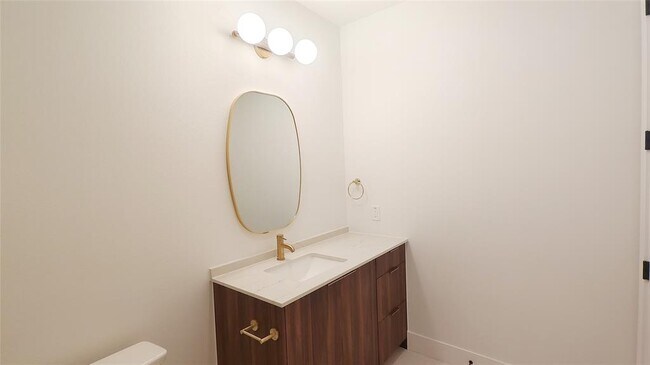 Building Photo - 1701 Simond Ave Ave