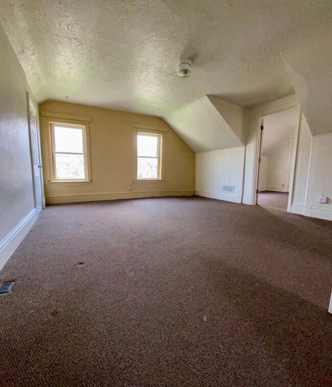 Living room. - 503 Middle