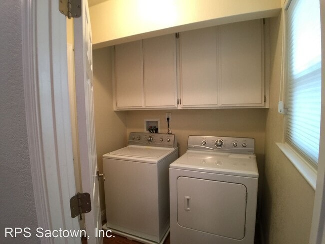 Building Photo - 2 br, 2.5 bath House - 2507 Exeter Square ...
