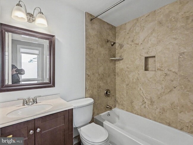 Building Photo - 140 Westbury Ct