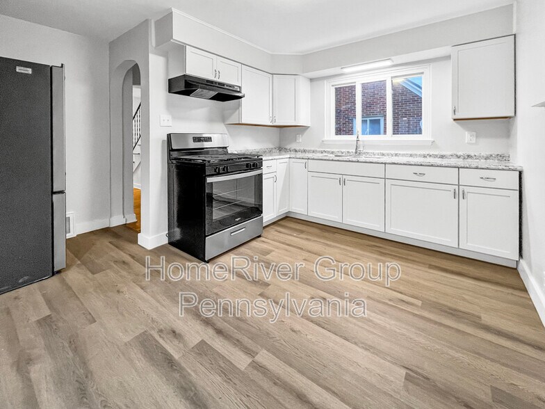 Building Photo - 1066 Elwell St