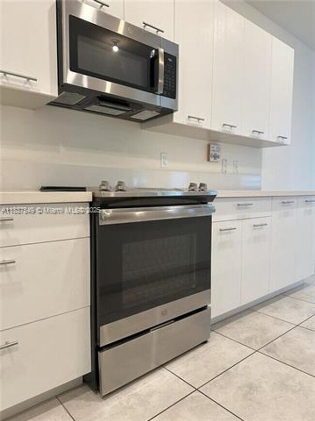 Building Photo - 4670 NW 84th Ave