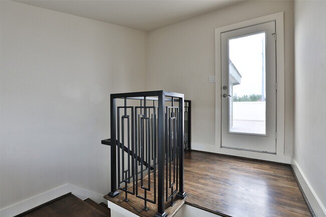 Building Photo - 4706 Austin St