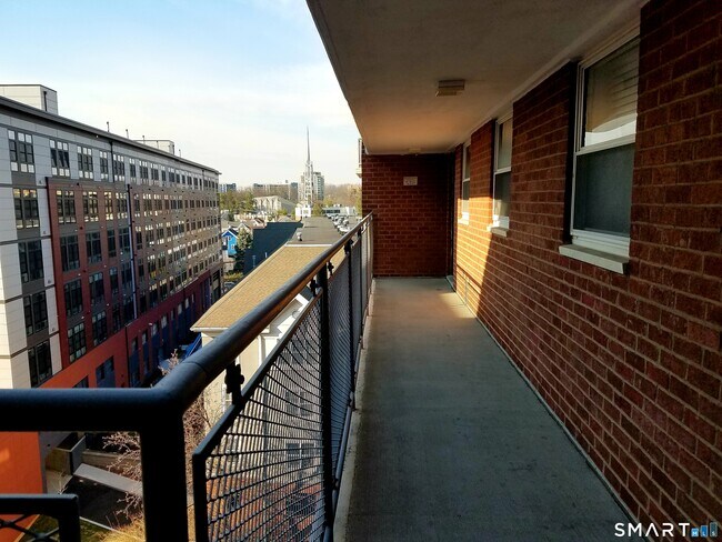 Building Photo - 444 Bedford St