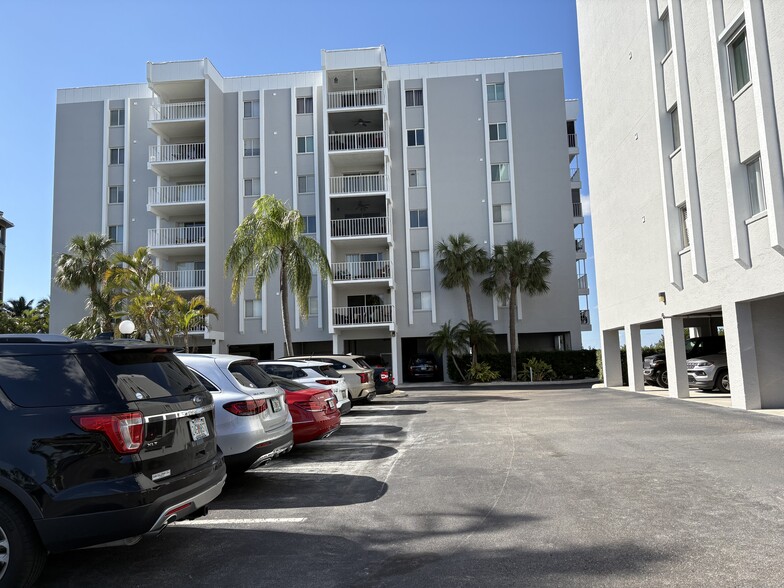 Building Photo - 2875 Palm Beach Blvd