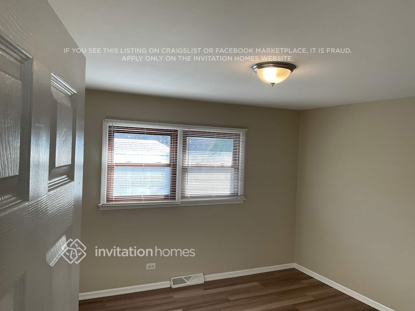 Building Photo - 439 W Lake Park Dr