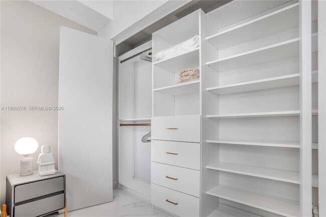 Building Photo - 700 NE 24th St