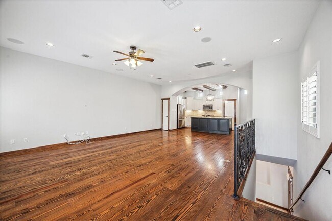 Building Photo - 1426 W 21st St