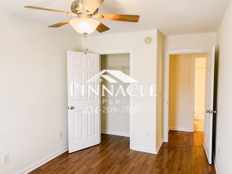 Building Photo - 208 Colonnade St