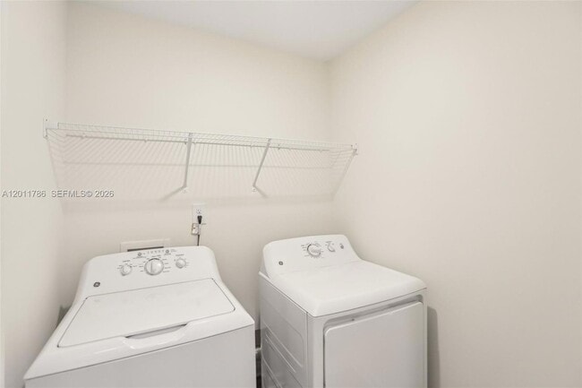 Building Photo - 2579 Grey Hawk Dr